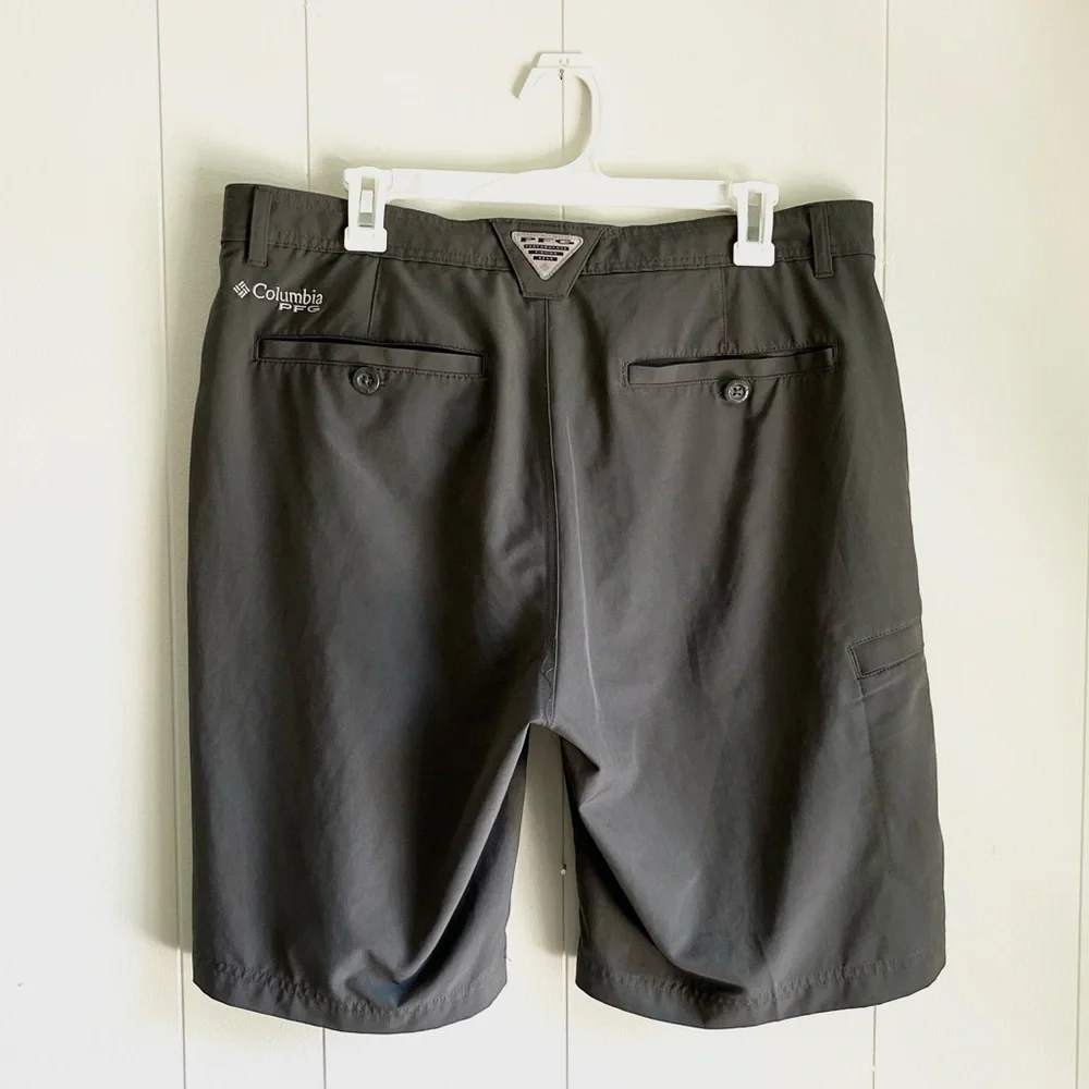 Columbia Men's Lightweight Dark Gray Dry-fit Hiking shorts Size 36 W 10”…